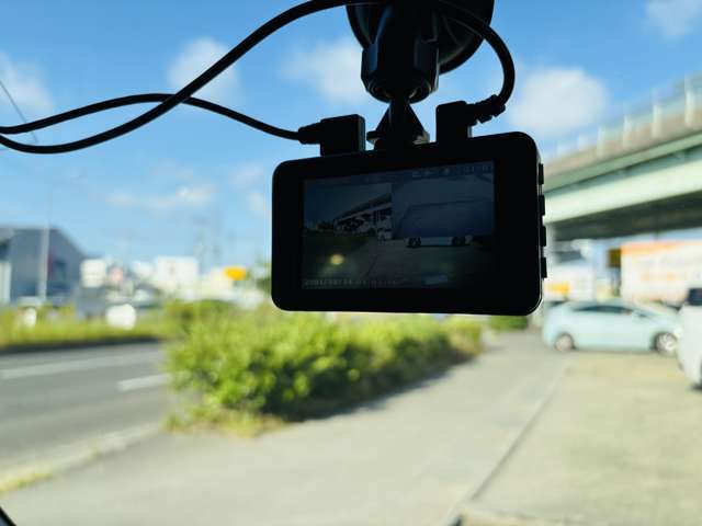 ドライブレコーダーも搭載しております！何もないことがイチバンですが、万が一の時にあったら役立つ装備ですよね！
