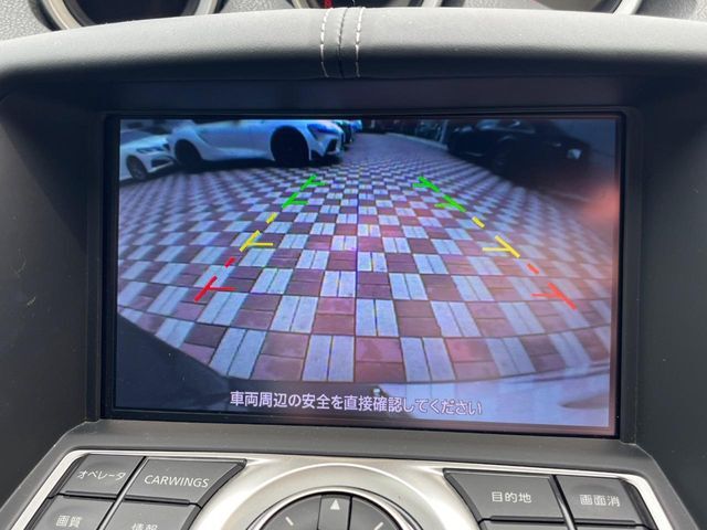 【バックカメラ】駐車時に後方がリアルタイム映像で確認できます。大型商業施設や立体駐車場での駐車時や、夜間のバック時に大活躍！運転スキルに関わらず、今や必須となった装備のひとつです！