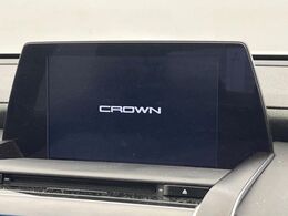 【純正ナビ】人気の純正ナビを装備しております。ナビの使いやすさはもちろん、オーディオ機能も充実！キャンプや旅行はもちろん、通勤や買い物など普段のドライブも楽しくなるはず♪