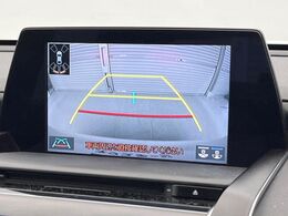 【バックカメラ】駐車時に後方がリアルタイム映像で確認できます。大型商業施設や立体駐車場での駐車時や、夜間のバック時に大活躍！運転スキルに関わらず、今や必須となった装備のひとつです！
