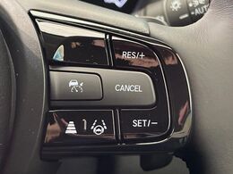 【アダプティブクルーズコントロール】高速道路での長距離走行が楽に！！自動で速度を保つクルーズコントロールが、衝突軽減システムと連携し、前方の車両を感知して車間を保つように速度調節してくれます！！