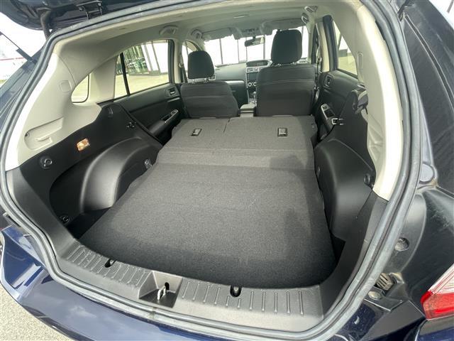 【シートアレンジ】乗車人数、荷物によってシートアレンジは自由自在です！軽い力でシートを動かせます。開口部は低く、重い荷物もラクに積み下ろしできます。