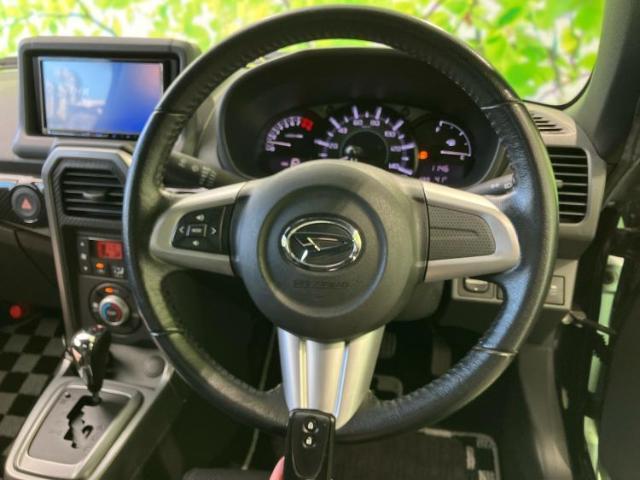 WECARSの展示場では実際に見て、触ってお車をお選びいただけます！知識の豊富な営業スタッフが様々なカーライフをご提案いたします！