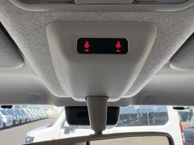 ☆ご納車前準備☆　お客様の安心安全の為にご納車前の準備にも力を入れております！ 整備士と営業が連携して確認しております。中古車は修復歴がないか・内外装の清掃・部品の確認交換をしています