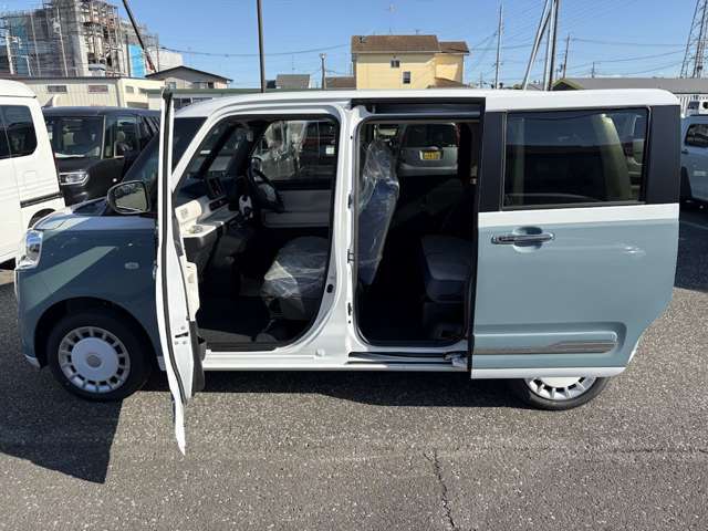 ☆当店商品の特徴☆　登録がされているお車で走行距離は10キロほどで誰も乗っていない車です！展示車はキズが付いてしまう場合もあるので直接ご確認くださいませ。
