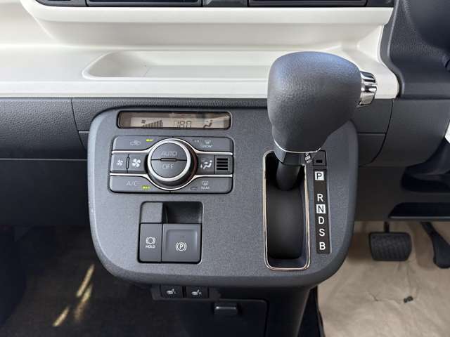 販売部門では月100台お任せいただき、車検部門では月に500台お任せ頂いております！豊富な販売や車検の実績を積んだスタッフが対応をさせて頂きますのでご安心してご来店くださいませ！※2023年実績