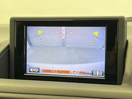 【バックカメラ】駐車時に後方がリアルタイム映像で確認できます。大型商業施設や立体駐車場での駐車時や、夜間のバック時に大活躍！運転スキルに関わらず、今や必須となった装備のひとつです！