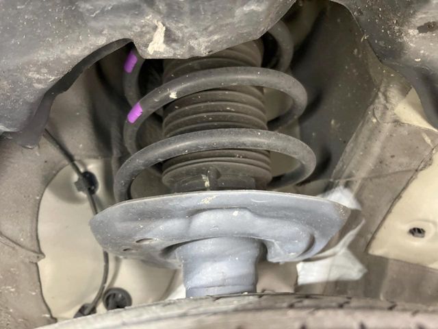 お車を安心してお乗りいただく為には、足回りの定期点検が欠かせません。サービスサポート（有償保証）では無料点検もご提供しており、安心のカーライフをお過ごしいただけるサポート体制が整っています。