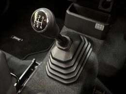 【フロア5速MT】走りの5速MT！！スポーティーな走行をお楽しみいただけます♪