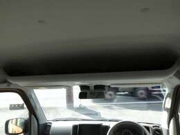 オーバーヘッドシェルフ搭載！A4ファイルや薄型のボックスティッシュも収納可能です♪