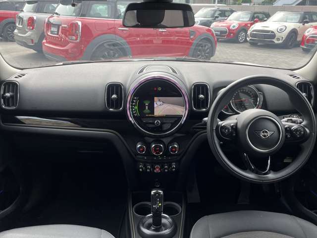 LIBERALAでは多種多様なボディコーティングを取り揃えております。その中でも高級※のコーティングをあなたの一台に。詳しくはコーディネーターがご提案させていただきます。