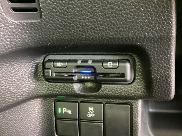 いまや快適なカーライフに欠かせないETCが付いています。