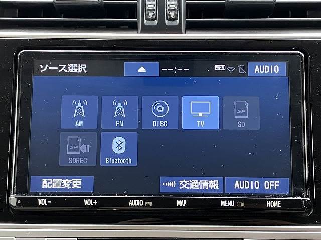 店内には最新ナビの展示ブースもございます。カロッツェリア・アルパイン・イクリプスのカーナビを取り扱っており、フリップダウンモニターの取付も可能です。