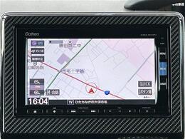 【Honda純正ナビゲーション（Honda CONNECT対応）】通信により地図が自動で更新され、車内Wi-Fiでスマホやタブレット、ゲーム機なども楽しめます。