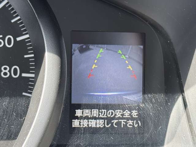 シフトをバックに入れるとメーター表示部分にバックカメラの映像が映ります★