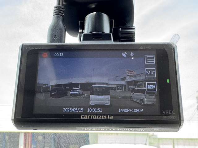 carrozzeriaのドラレコが付いてます★DH300Dの型番タイプ★前後付いてますので、さらに安心！！　※SDカードを別途ご購入頂く可能性もございます！