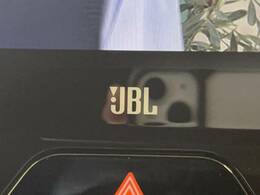 【JBLサウンドシステム】充実のナビ機能はもちろん、高度なチューニング能力が搭載されており、高音質な音楽をお楽しみいただけます♪