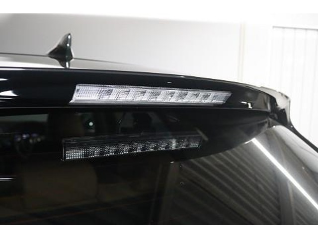 目線の高さに近いストップランプが、後続車にブレーキを踏んだことを知らせるので安全性もUPします。