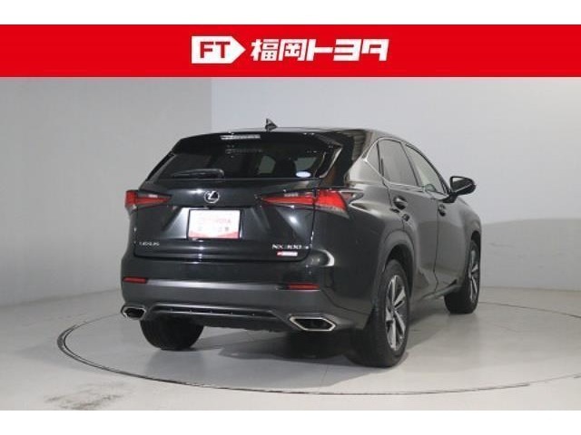 トヨタ認定中古車、評価4。キズ、へこみが少なく全体的に良好です。