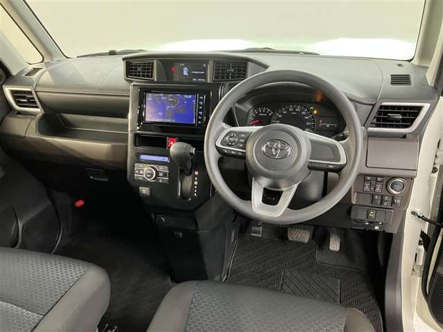 インパネ周りの写真です。操作性・視認性・質感と3拍子揃ったつくりです☆