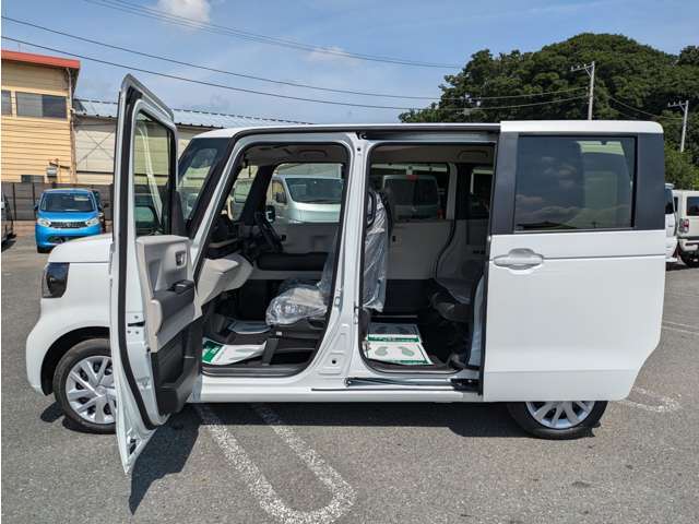 ☆側面ボディ☆空気抵抗も考慮したスタイリッシュで実用性のあるボディラインで軽自動車とは思えないカッコよさ！