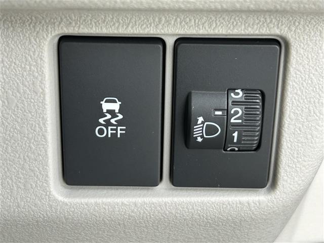 【運転席操作部】快適なドライブを楽しむための機能が装備されています！運転席から触れるので、使いやすいです！除菌プランいれていただくと、さらに清潔で安心していただけます！