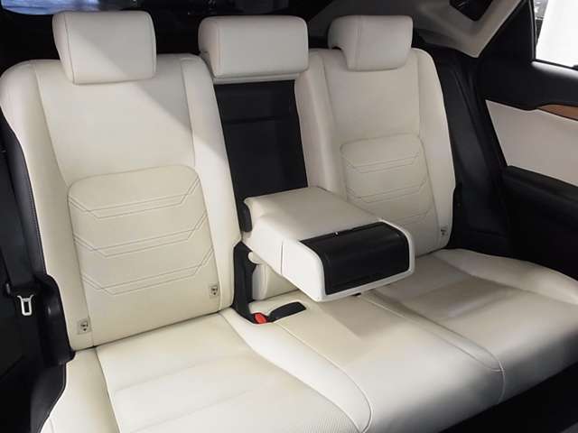 ご納車前のボディガラスコーティングも専門の業者が常駐しておりクオリティの高いコーティングを低価格にてご提供しております♪