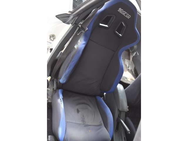 スパルコ製セミバケットシート。