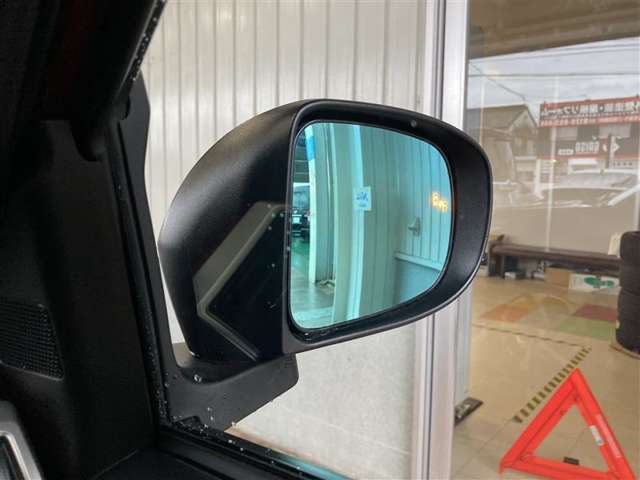ブラインドスポットモニター搭載！！車線変更も安心です☆