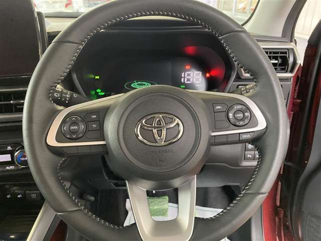 本革ステアリングです(^^♪