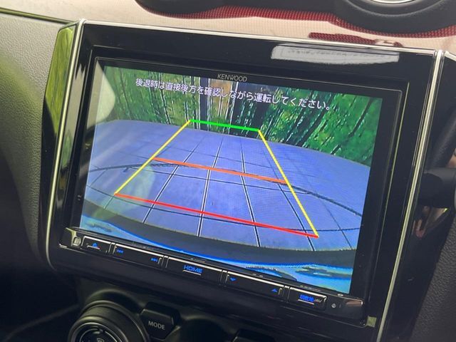 【バックカメラ】駐車時に後方がリアルタイム映像で確認できます。大型商業施設や立体駐車場での駐車時や、夜間のバック時に大活躍！運転スキルに関わらず、今や必須となった装備のひとつです！