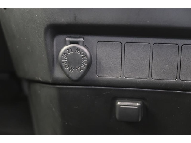 【アクセサリーソケット】12Vのカー用品等の電源供給が可能です。