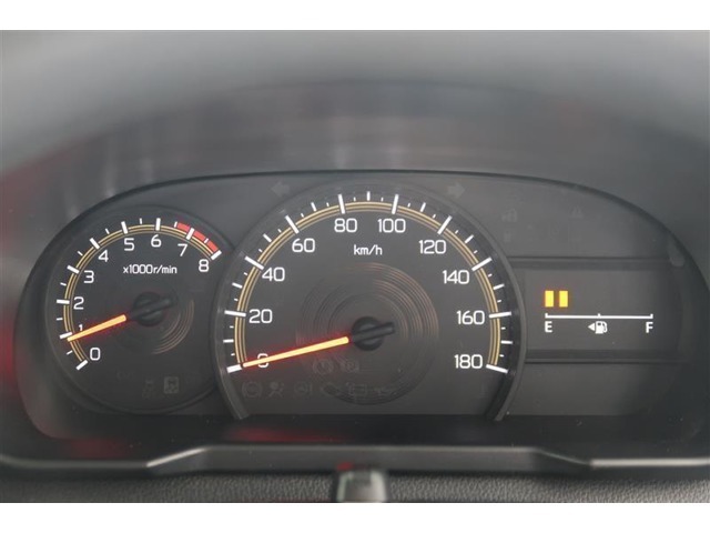 トヨタ認定中古車には1年間走行距離無制限の『ロングラン保証』がついています。年式は問わず、全国約5,000ヶ所のトヨタのお店で保証修理を受けることができます。