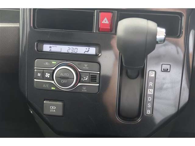 【オートエアコン】温度だけ設定すれば後は車におまかせ♪