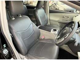 ハイブリッドならではの低燃費（JC08モード 約26.2km/L）長距離ドライブや通勤にも経済的！1.8L ハイブリッドエンジン十分なパワーと安定した走行性能。