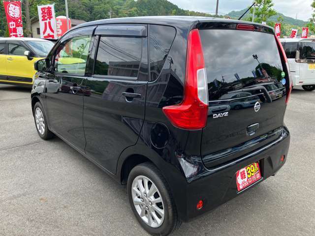 【整備】当店が販売するお車は、全車「法で定められた整備」をしてから納車いたします！ブレーキの分解整備など、お車に安心して乗っていただけるように入念に整備を行っております！