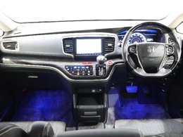 操作性に優れた運転席となります！小物入れや各ボタンの配置にこだわり、使いやすいです！座り心地もよく視認性も良好なのでロングドライブもお任せ下さい！