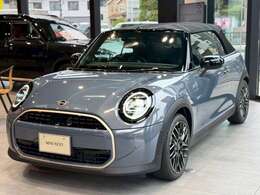 飛行機のコックピットをイメージした運転席！乗っているだけで楽しくなってきます。0078-6002-401090まで！！ご連絡ください！！