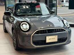 MINIのカスタマイズならお任せください！エクステリアやインテリア。ジョンクーパー・ワークスキット！ストライプやなどのステッカーキット！多彩な純正オプションが豊富なMINI！ご相談承ります。