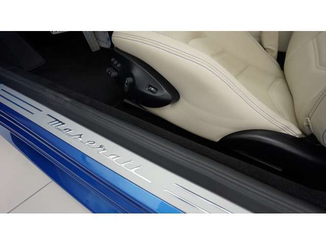 メーカーオプション装備：自動防眩ミラー。☆無料通話番号☆0078-6002-354690