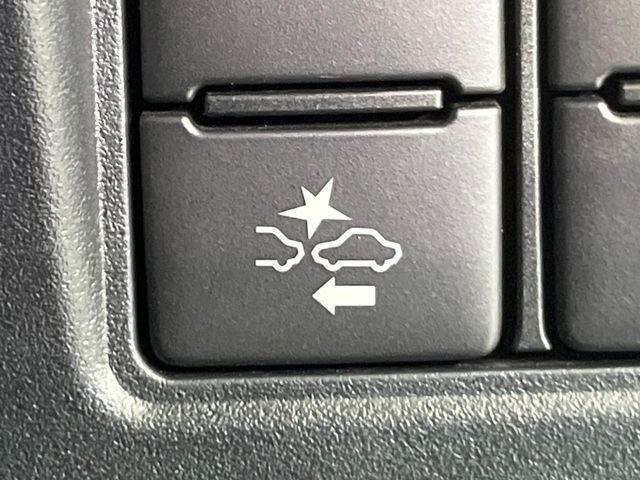 【トヨタセーフティセンス】走行中に前方の車両等を認識し、衝突しそうな時は警報とブレーキで衝突回避と被害軽減をアシスト。より安全にドライブをお楽しみいただけます。