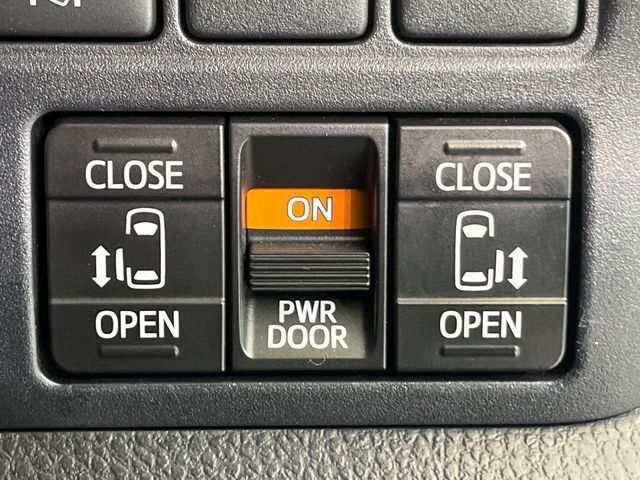 【両側パワースライドドア】スマートキーや運転席のスイッチで後席両側スライドドアの開閉が可能♪電動だから力を入れてドアを開ける必要が無く、小さなお子様でも簡単に開け閉めでき快適です♪