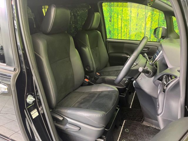 運転席シート廻りは使用感も少なく、良好な状態となっています。丁寧に使われていたことがよくわかりますね。