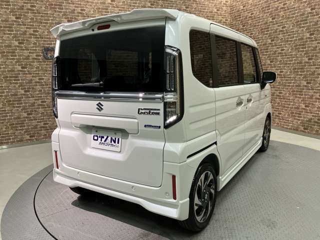 ■充実のアフターサービス■　車の販売はもちろん、自社整備工場・自社鈑金工場・オイル交換＆点検専門店舗を完備しておりますので納車後もお客様のカーライフをトータルでサポートいたします。