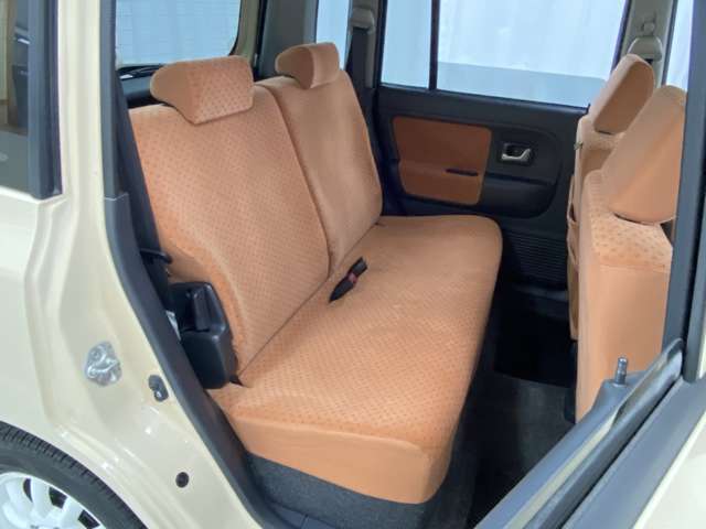 【ガラス張りの品質】　当社の展示車両にはAIS鑑定書とオートオークション会場の査定表を積み込んでいます。プライスボードの金額は諸経費込みのお支払い総額。品質も価格も百聞は一見に如かず。一目瞭然です。