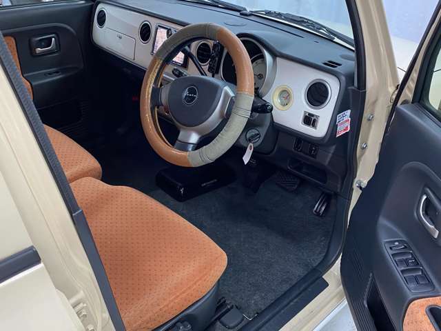 【全国納車OK】　現車をご覧になれないお客様でも、安心してお車をご購入いただける環境を整えております。 色々な角度から撮影したたくさんの画像など豊富な資料送りいたしております。
