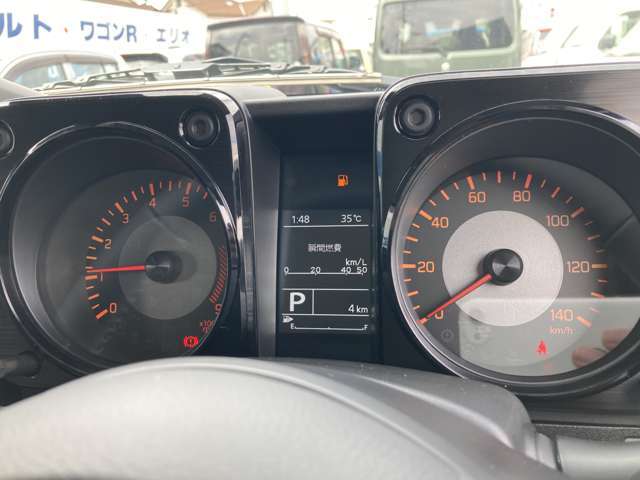 走行距離4Kmです。届出済未使用車ですから。