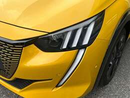 爪型デイライト採用