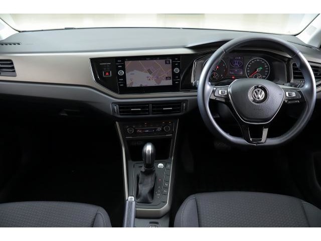 アダプティブクルーズコントロール「ACC」：高感度なレーダースキャンにより先行車を測定。設定されたスピードを上限に自動で加減速を行い、一定の車間距離を維持します。