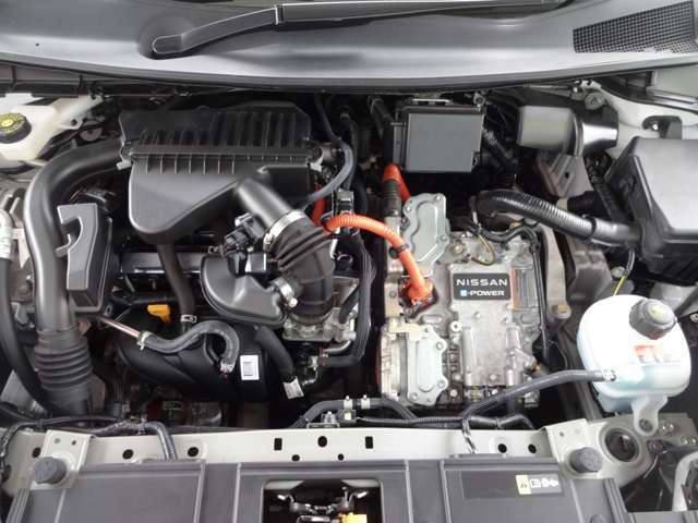 エンジンルームです！普段のメンテナンスはもちろん、定期点検や整備、車検まで全てお任せいただけますので、ご安心ください！